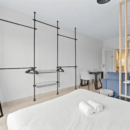 In Center 15min From Airport Apartment *