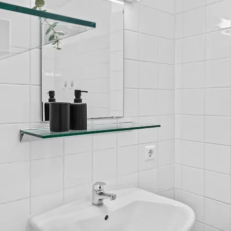 In Center 15min From Airport