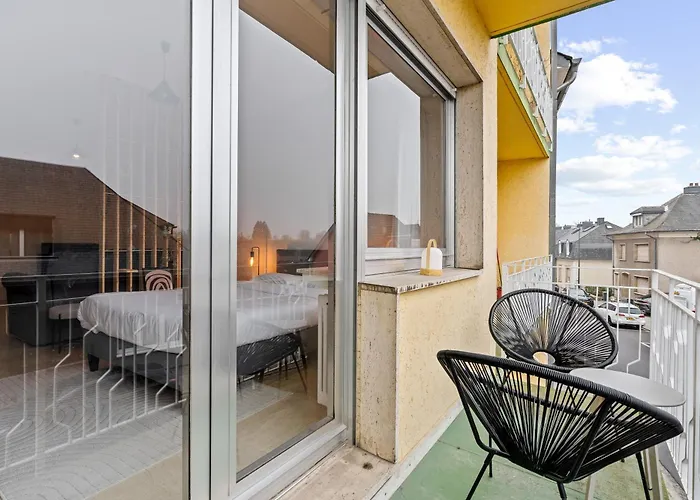 In Center 15min From Airport