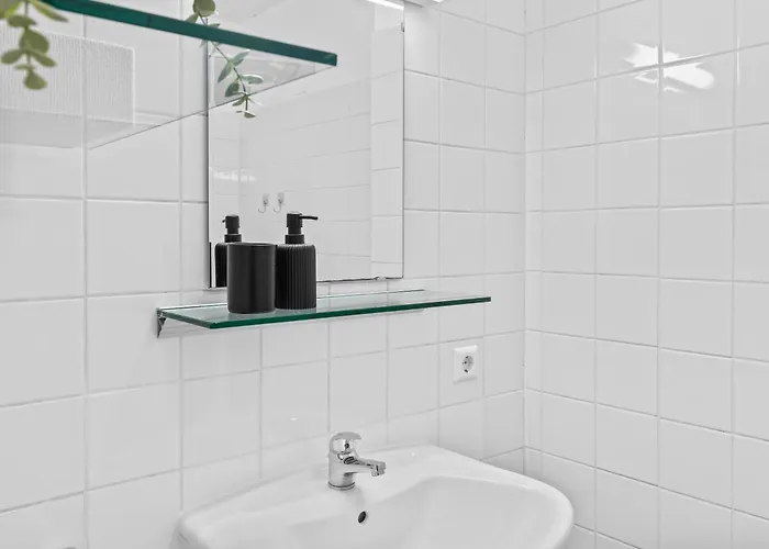 In Center 15min From Airport