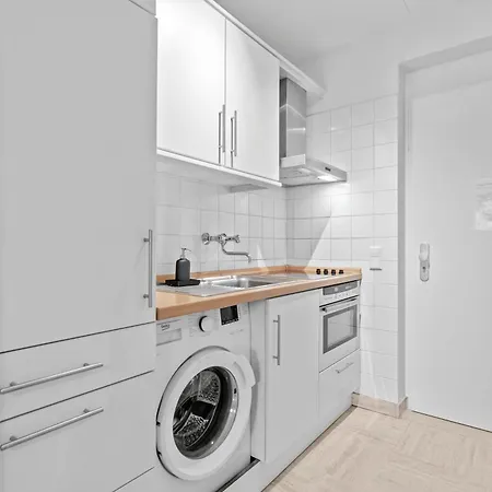 In Center 15min From Airport *